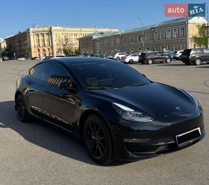Tesla Model 3 (2022)