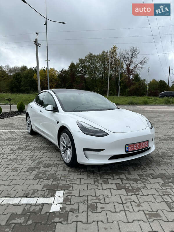 Tesla Model 3 (2022)