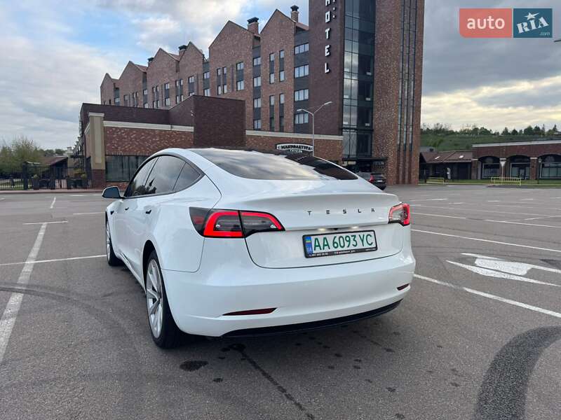 Tesla Model 3 (2021)