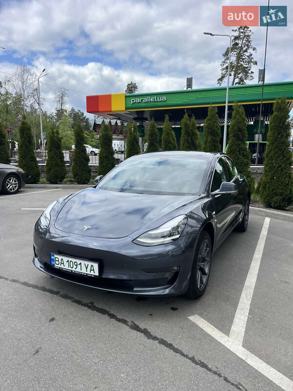 Tesla Model 3 (2019)