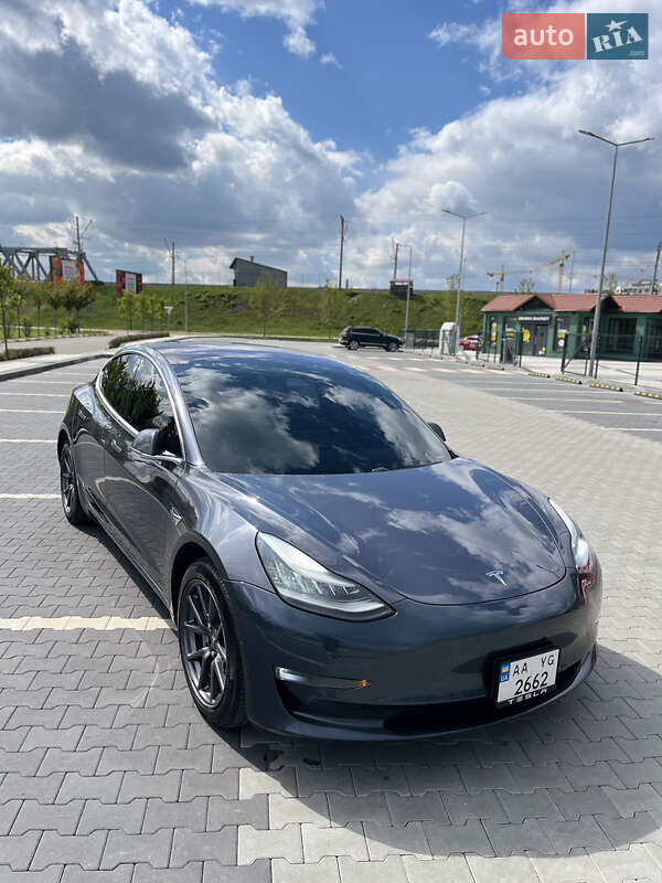Tesla Model 3 (2018)