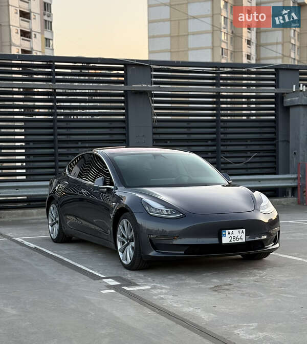 Tesla Model 3 (2018)