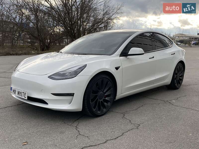 Tesla Model 3 (2022)