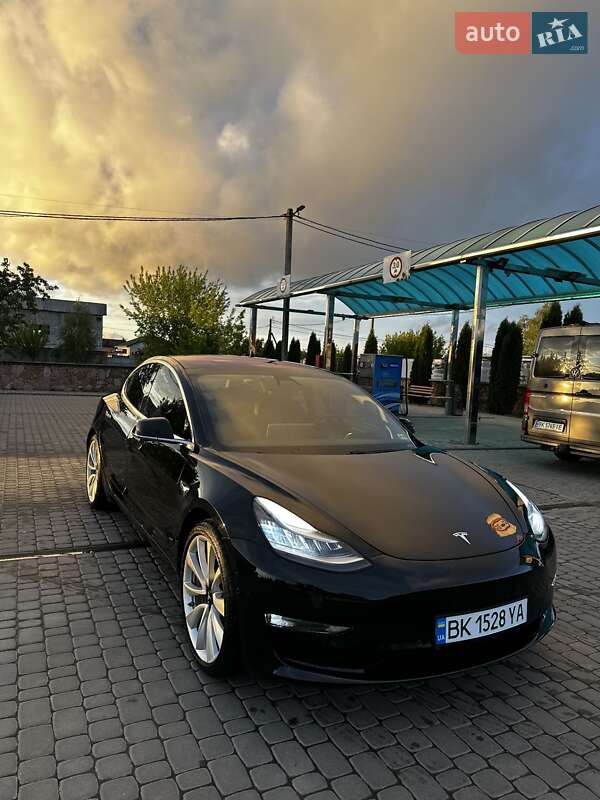 Tesla Model 3 (2018)
