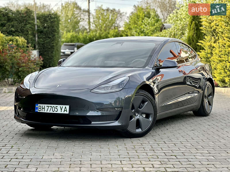 Tesla Model 3 (2021)