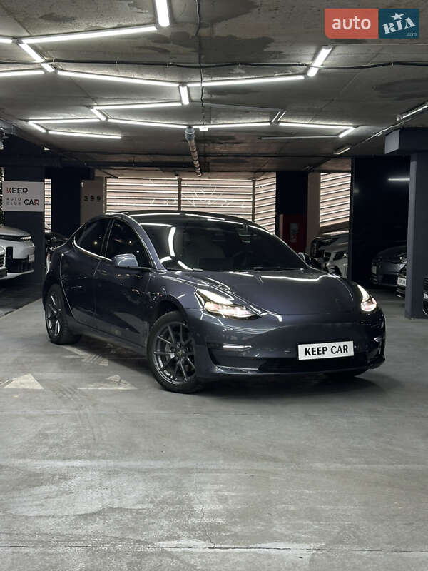 Tesla Model 3 (2022)