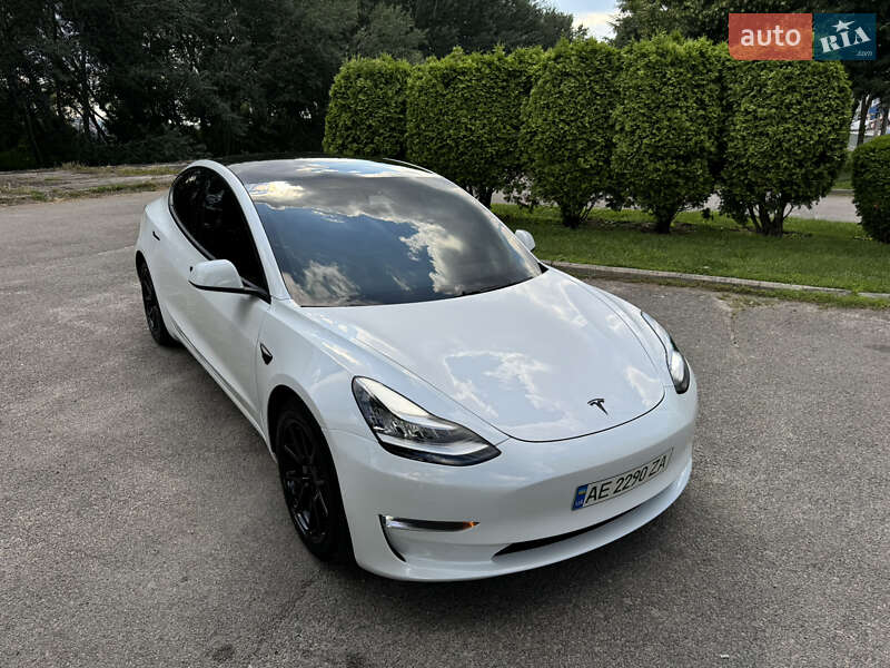Tesla Model 3 (2019)