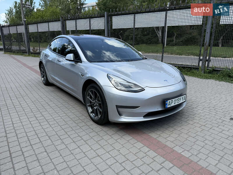 Tesla Model 3 (2018)