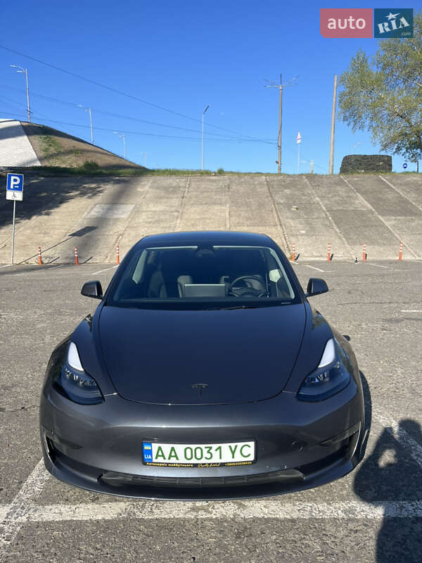 Tesla Model 3 (2023)