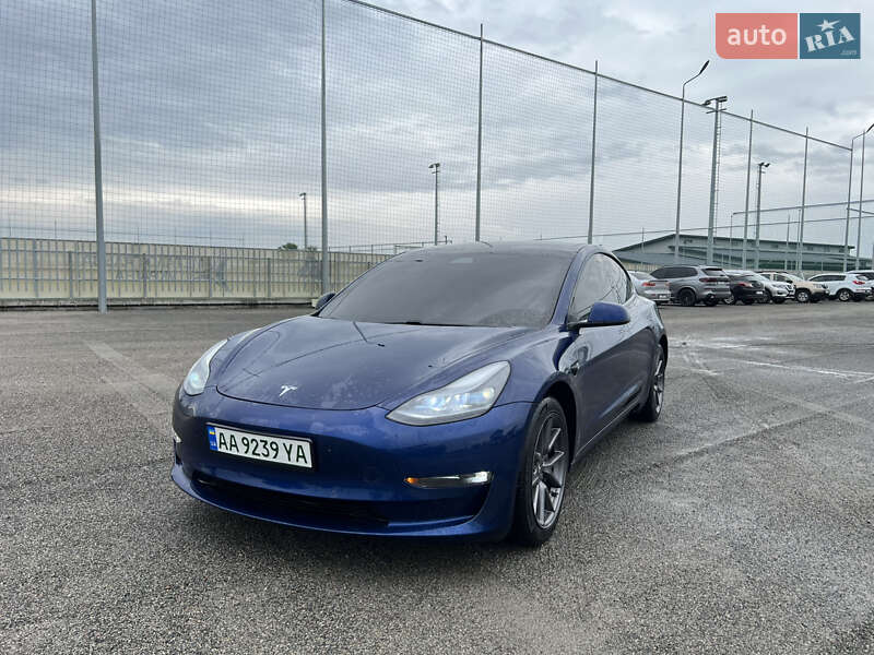 Tesla Model 3 (2021)