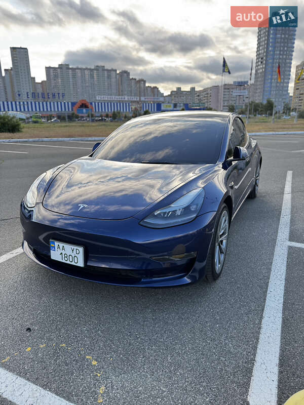 Tesla Model 3 (2022)