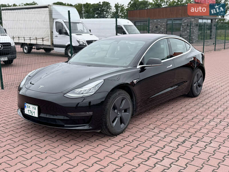 Tesla Model 3 (2018)
