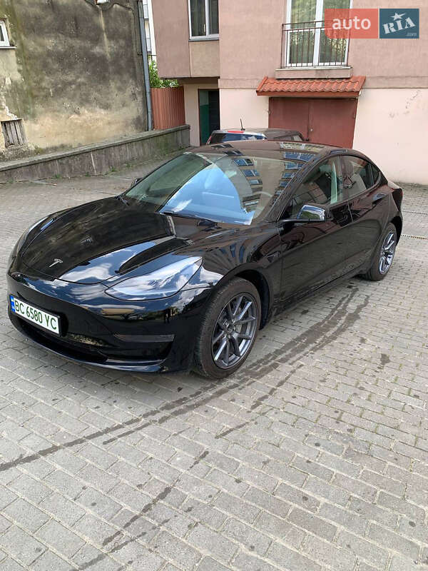 Tesla Model 3 (2022)