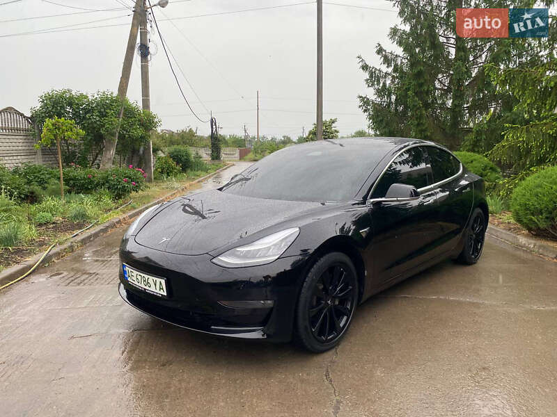 Tesla Model 3 (2019)