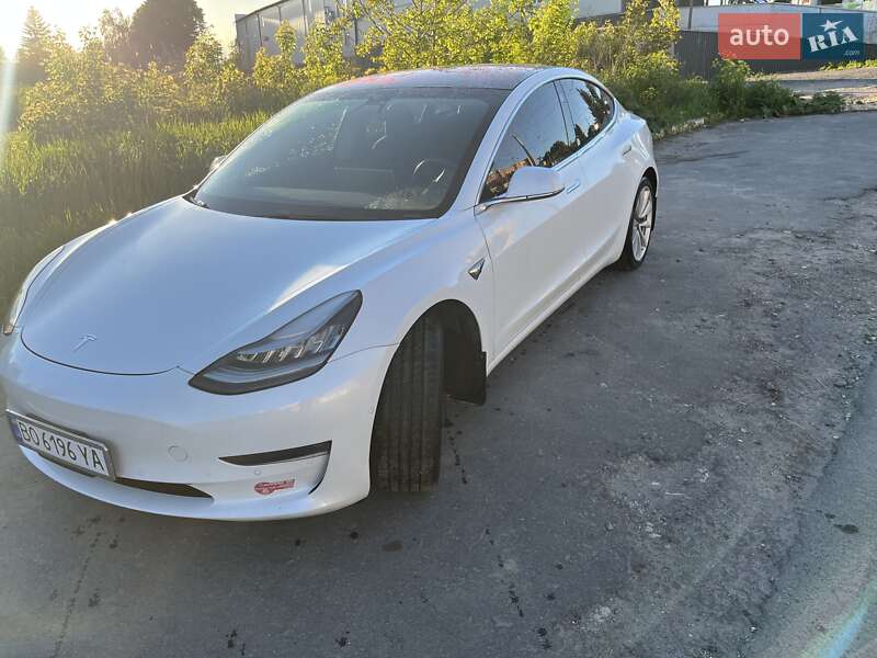 Tesla Model 3 (2018)
