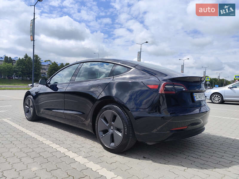 Tesla Model 3 (2023)