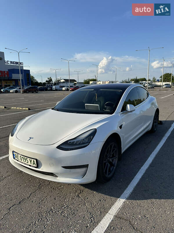 Tesla Model 3 (2019)