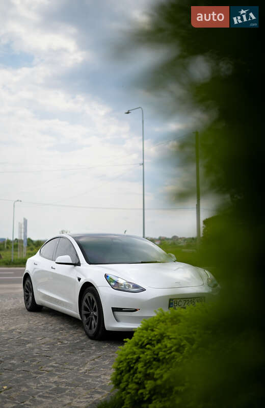 Tesla Model 3 (2022)