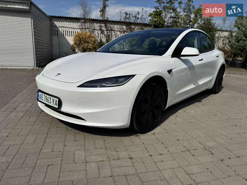 Tesla Model 3 (2024)