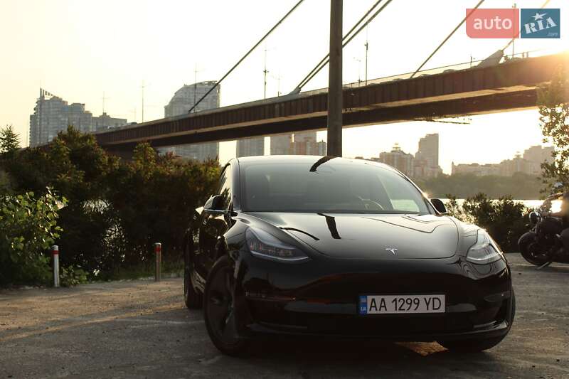 Tesla Model 3 (2019)