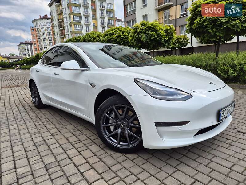 Tesla Model 3 (2020)