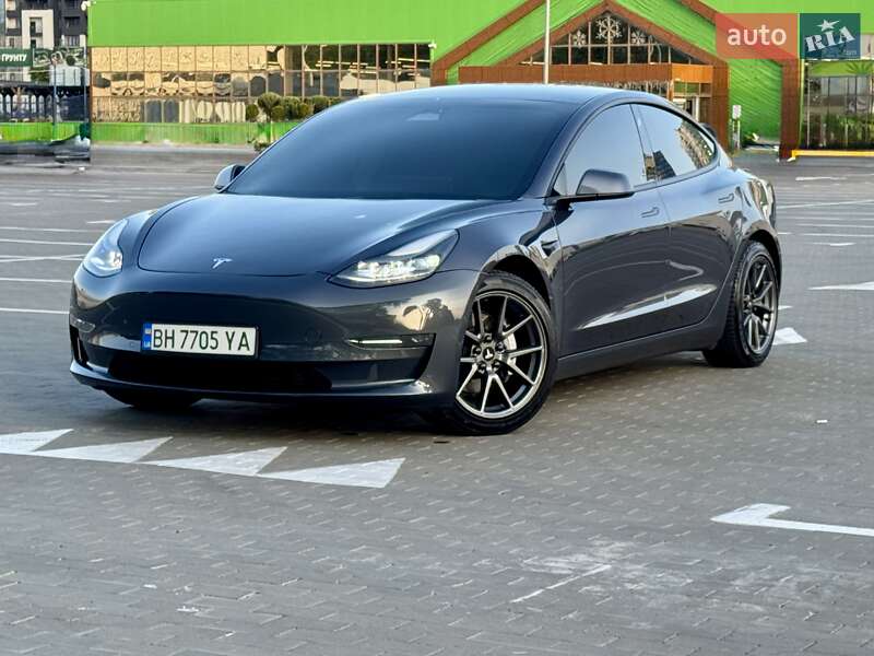 Tesla Model 3 (2021)