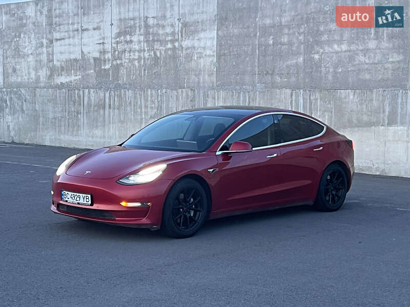 Tesla Model 3 (2020)