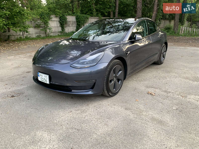 Tesla Model 3 (2021)