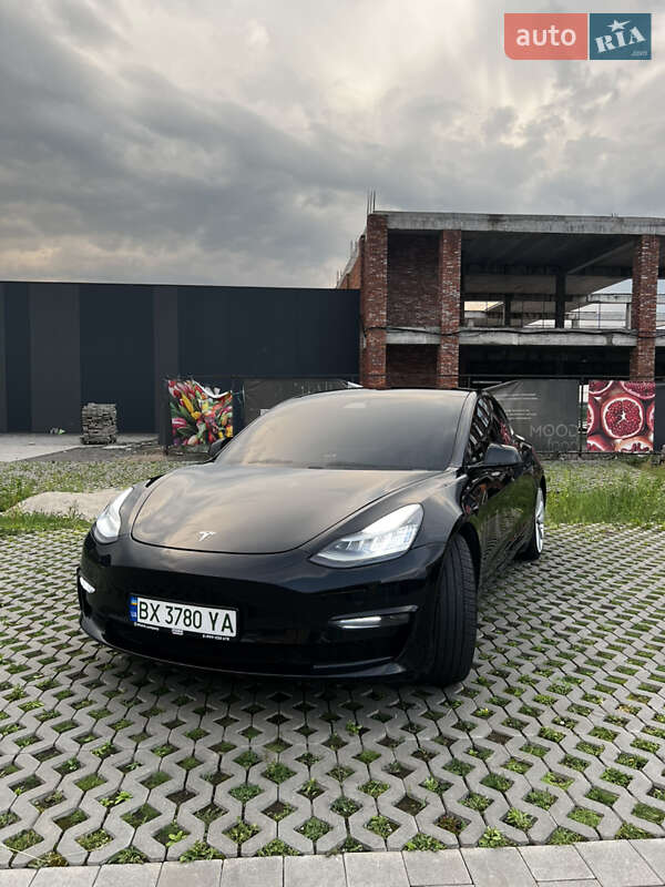 Tesla Model 3 (2019)