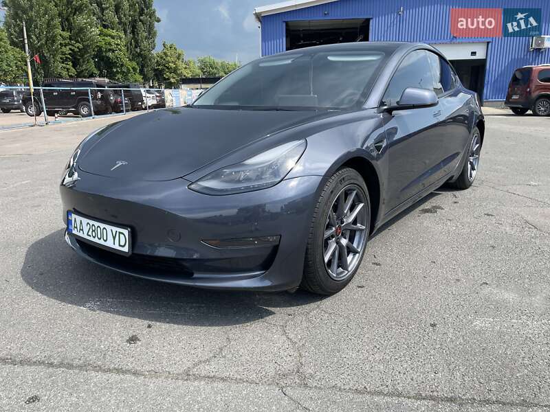 Tesla Model 3 (2023)
