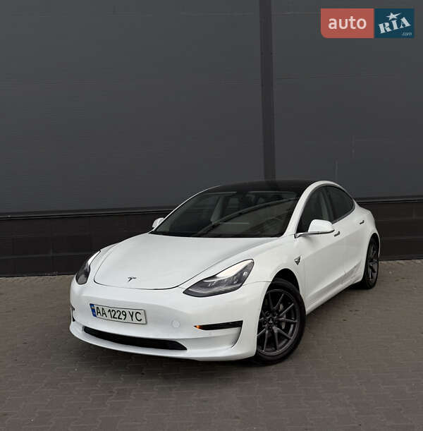 Tesla Model 3 (2019)