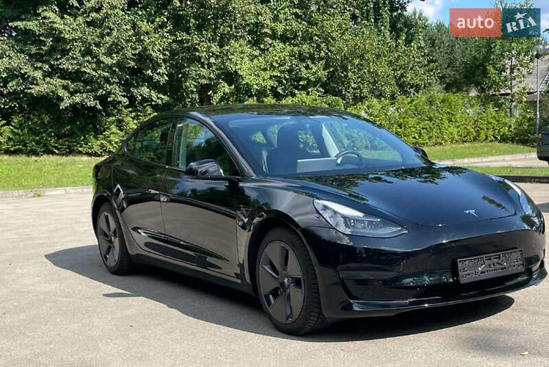 Tesla Model 3 (2022)
