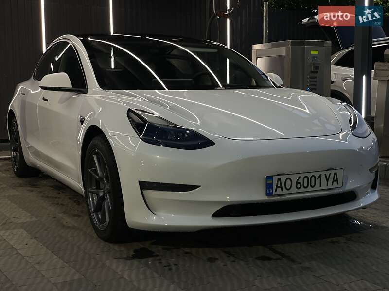 Tesla Model 3 (2021)