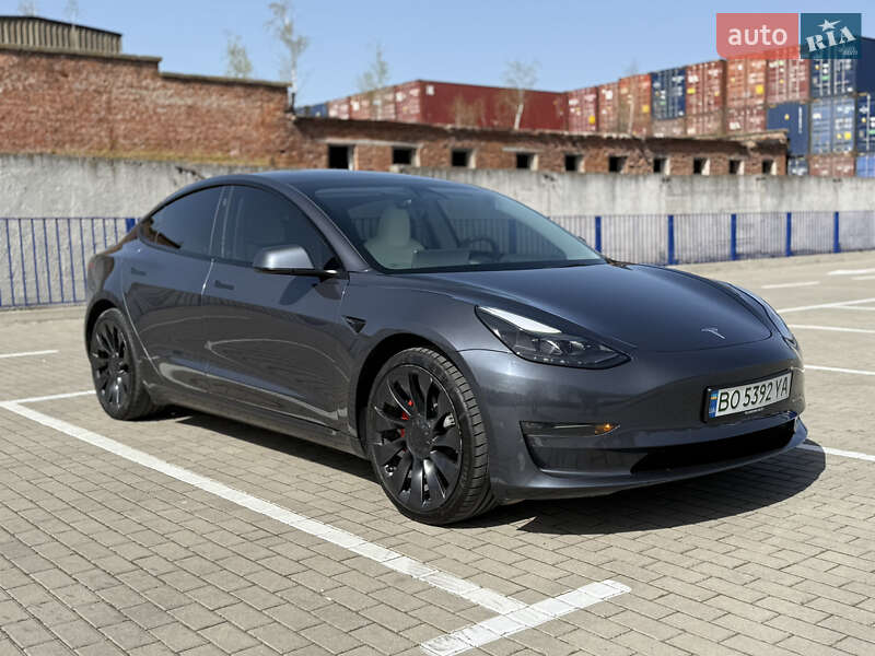 Tesla Model 3 (2023)