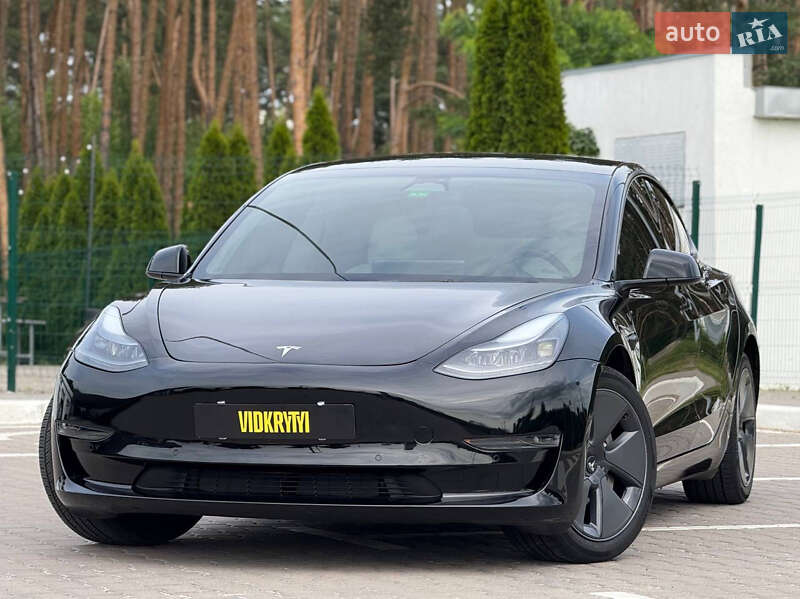 Tesla Model 3 (2022)