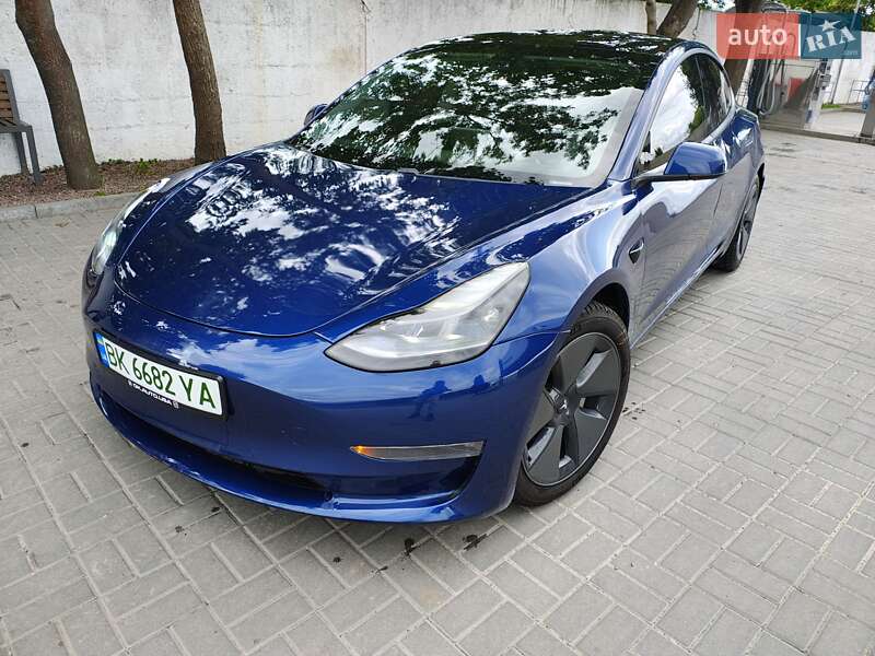 Tesla Model 3 (2021)