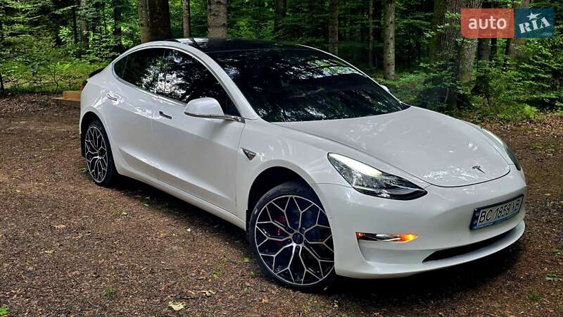 Tesla Model 3 (2020)