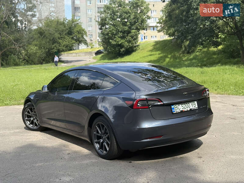 Tesla Model 3 (2019)