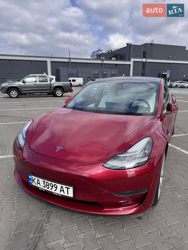 Tesla Model 3 (2019)