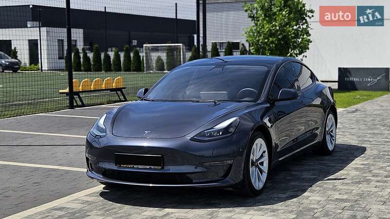Tesla Model 3 (2022)
