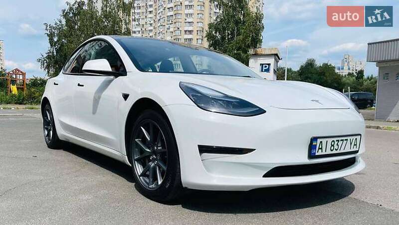 Tesla Model 3 (2022)