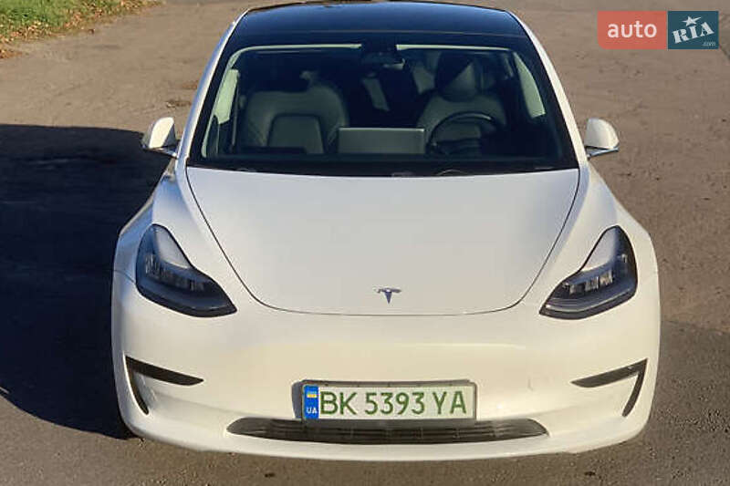 Tesla Model 3 (2019)