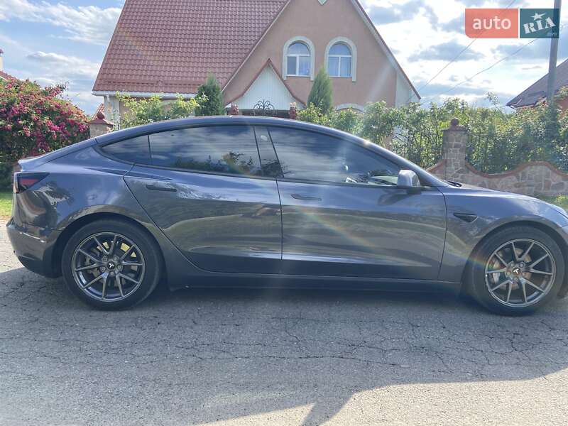 Tesla Model 3 (2022)