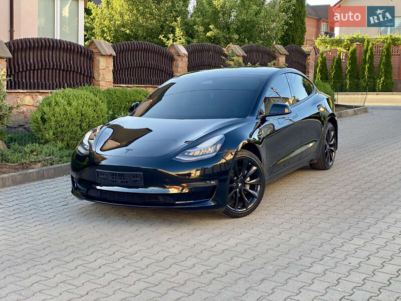 Tesla Model 3 (2019)