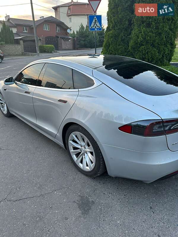 Tesla Model s100d (2018)