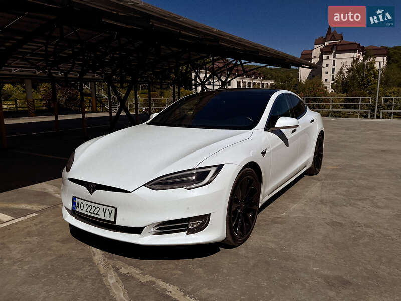Tesla Model s (2020)