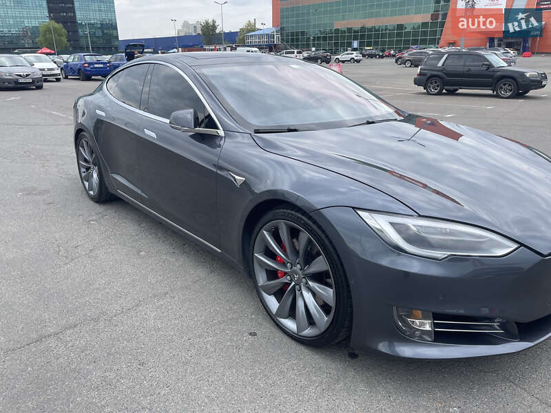 Tesla Model s (2016)