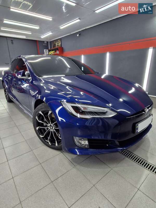 Tesla Model s (2016)