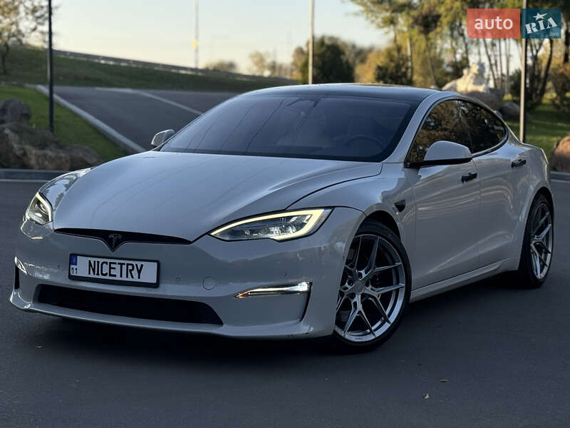 Tesla Model s (2021)
