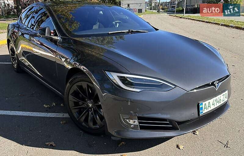 Tesla Model s (2017)
